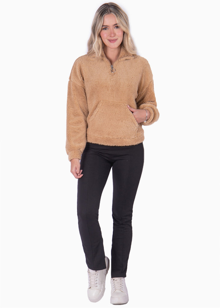 Buzo de pelo sintético con bolsillo en frente color beige, camel para mujer - Flashy