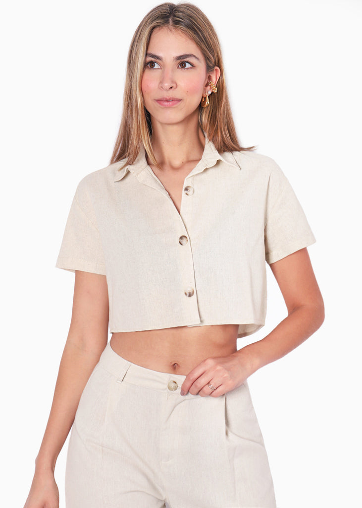 Camisa de botones tipo lino manga corta color beige para mujer - Flashy