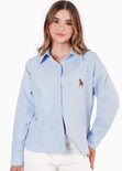 Camisa manga larga con cuello y perilla bordado en bolsillo color azul para mujer - Flashy