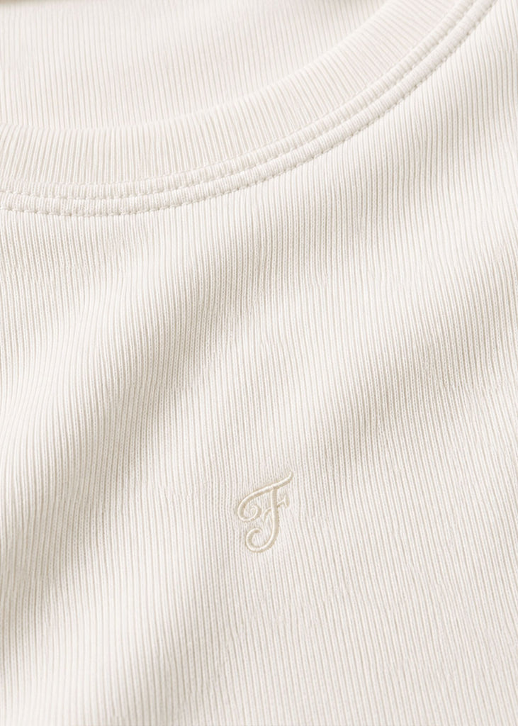 Camiseta baby tee bordado - MIYUNI.MARFIL