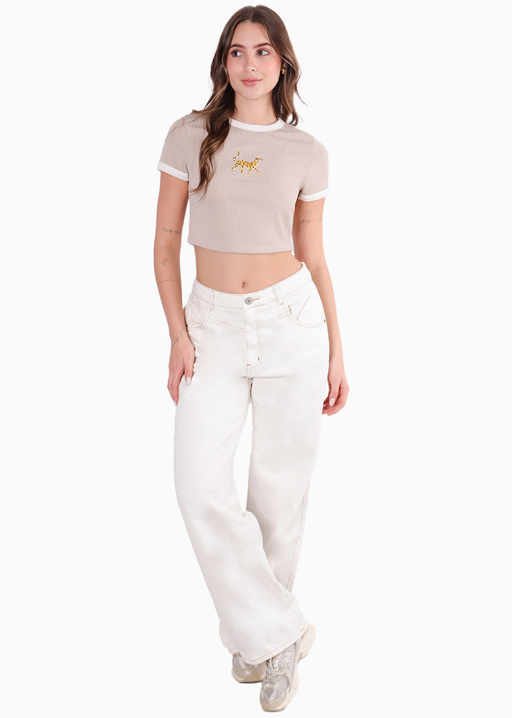Camiseta baby tee en rib con bordado de leopardo para mujer - Flashy