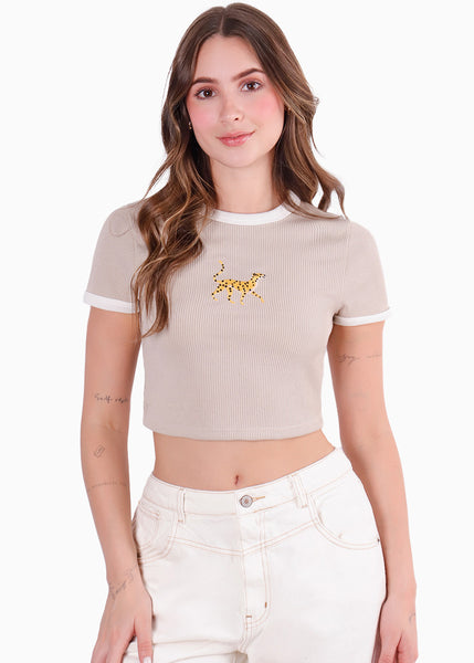 Camiseta baby tee en rib con bordado de leopardo para mujer - Flashy