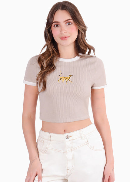 Camiseta baby tee en rib con bordado de leopardo para mujer - Flashy