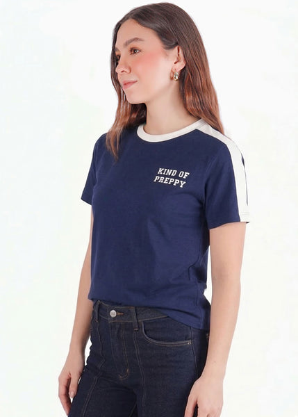 Camiseta basica con estampado y con rayas y cuello en contraste - SEDONA.AZUL