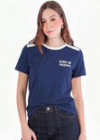 Camiseta basica con estampado y con rayas y cuello en contraste - SEDONA.AZUL