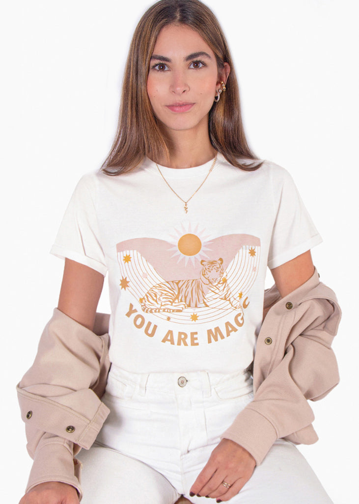 Camiseta con estampado "You are magic" y tigre color marfil para mujer - Flashy