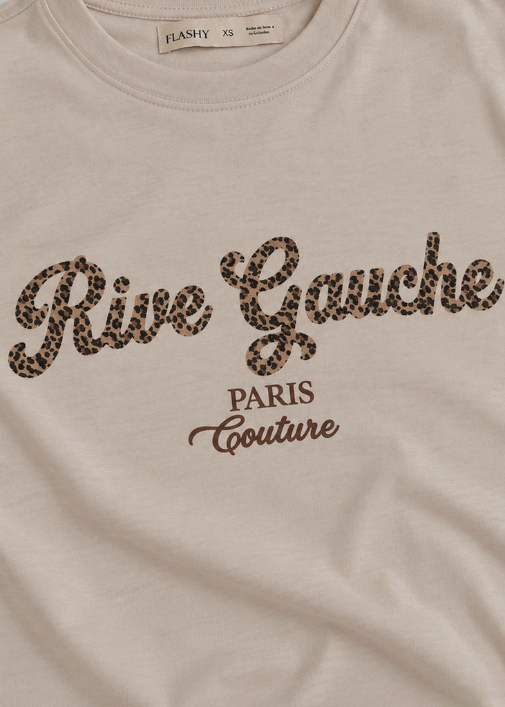 Camiseta con silueta semi oversize y con texto gráfico estampado - MANZANILLA
