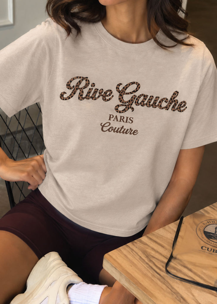Camiseta con silueta semi oversize y con texto gráfico estampado - MANZANILLA
