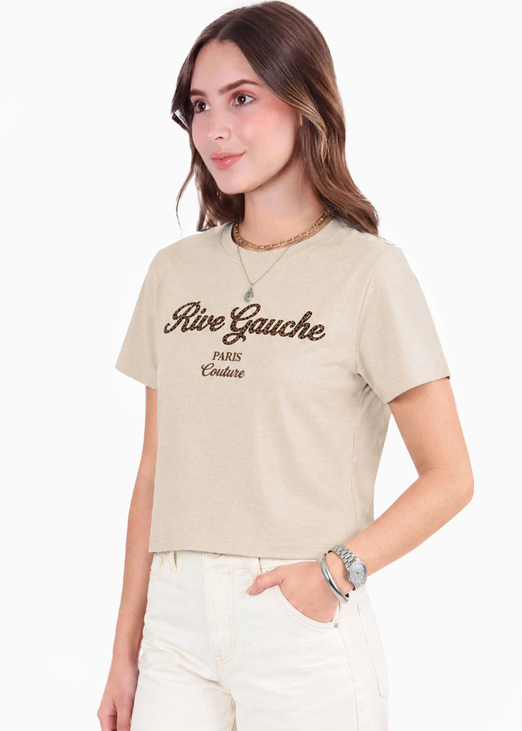 Camiseta con silueta semi oversize y con texto gráfico estampado - MANZANILLA