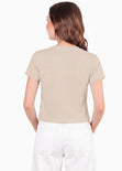 Camiseta con silueta semi oversize y con texto gráfico estampado - MANZANILLA