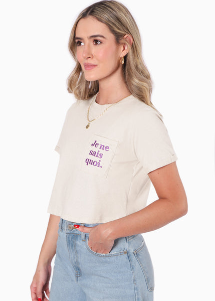 Camiseta crop con bordado en bolsillo "Je ne sais quoi" - PARMENIA