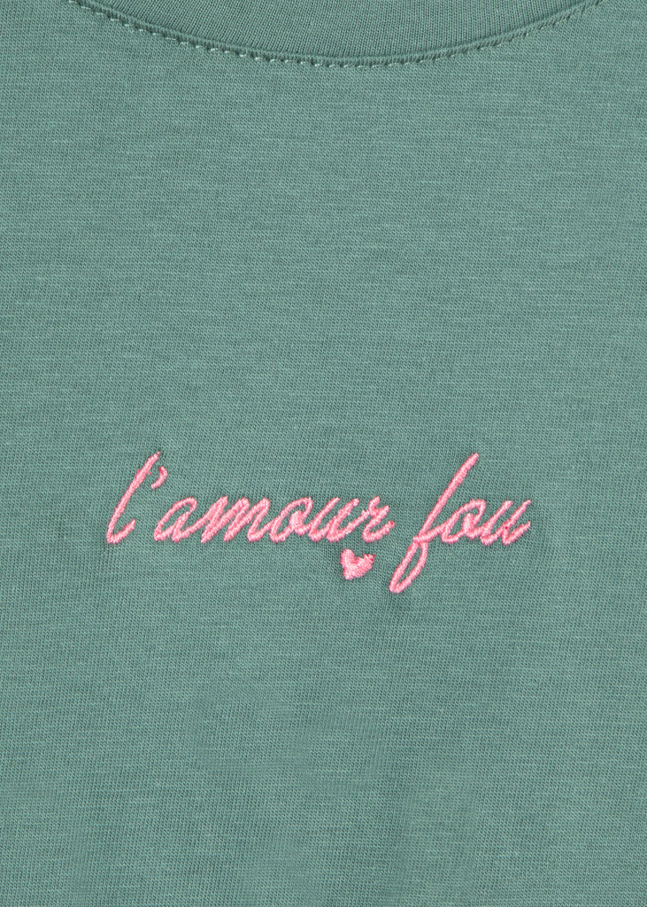 Camiseta crop estampada "L'amour fou" y recogidos en costados  para mujer - Flashy