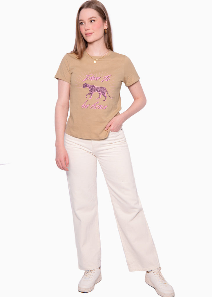 Camiseta estampada "Dare to be fierce" color beige para mujer - Flashy