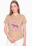 Camiseta estampada "Dare to be fierce" color beige para mujer - Flashy