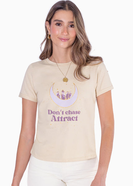 Camiseta estampada "Don't chase attract"  para mujer - Flashy