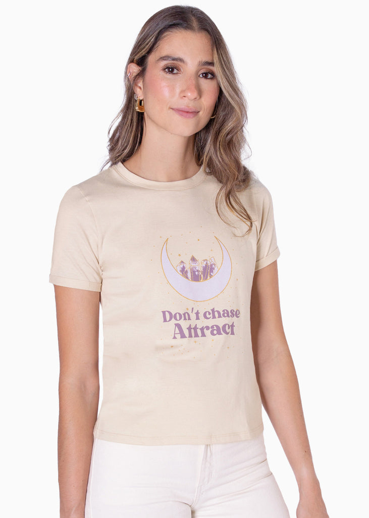 Camiseta estampada "Don't chase attract"  para mujer - Flashy