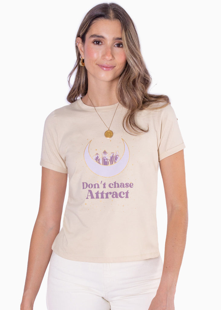 Camiseta estampada "Don't chase attract"  para mujer - Flashy