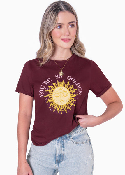 Camiseta estampada "You're so golden" color vino para mujer - Flashy