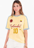 Camiseta oversize color amarillo con contraste azul en cuello, puños y hombros - COLOMBIA
