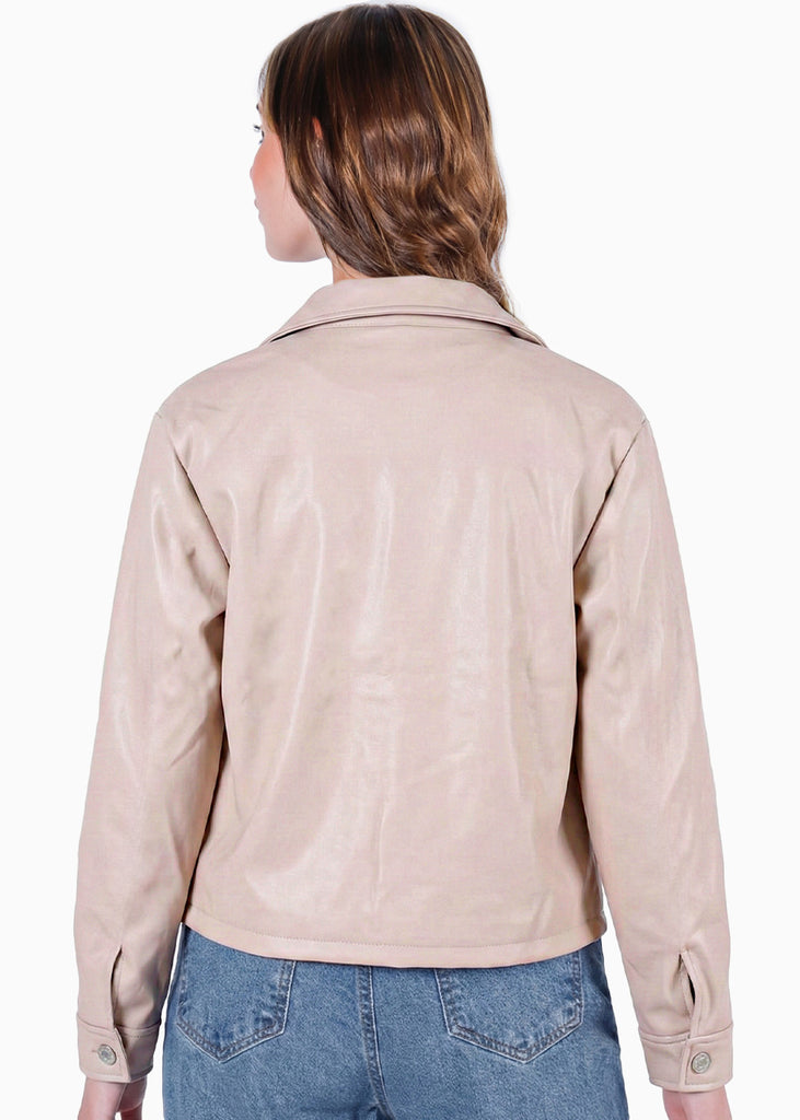 Chaqueta tipo cuero con bolsillos y cuello - ALINA.BEIGE