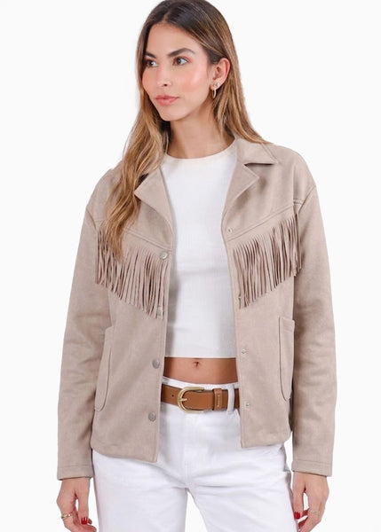 Chaqueta tipo gamuza color beige de botones y con flecos - CANTABRIA