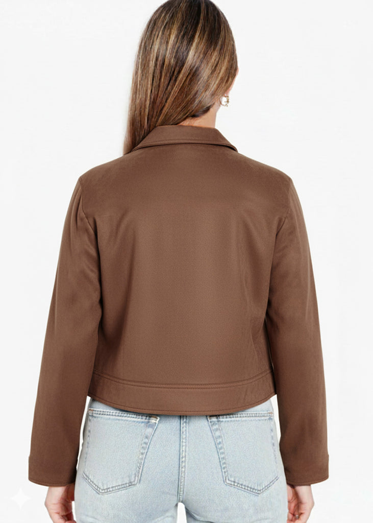 Chaqueta tipo gamuza con entrelazado en cuello y bolsillos - CEIBA