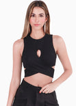 Crop top ajustado con cruce y hueco en escote - MIAMI.NEGRO