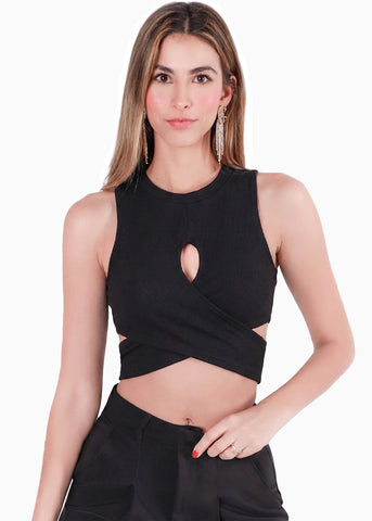 Crop top ajustado con cruce y hueco en escote - MIAMI.NEGRO