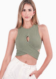 Crop top ajustado con cruce y hueco en escote - MIAMI.VERDE