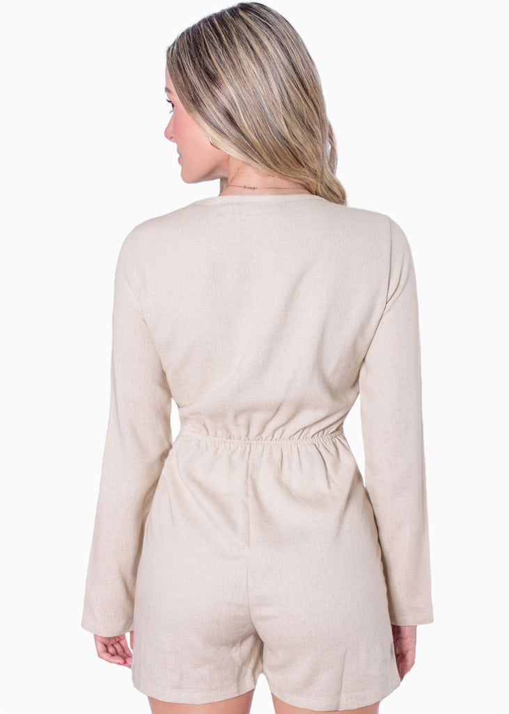 Enterizo de shorts con anudado en escote y manga larga color beige para mujer - Flashy