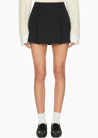 Falda corta con prenses - OCHUVA.NEGRO