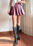 Falda corta con tablas y tipo cuero color vino para mujer - Flashy