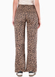 Jean recto tiro medio de animal print color café para mujer - Flashy