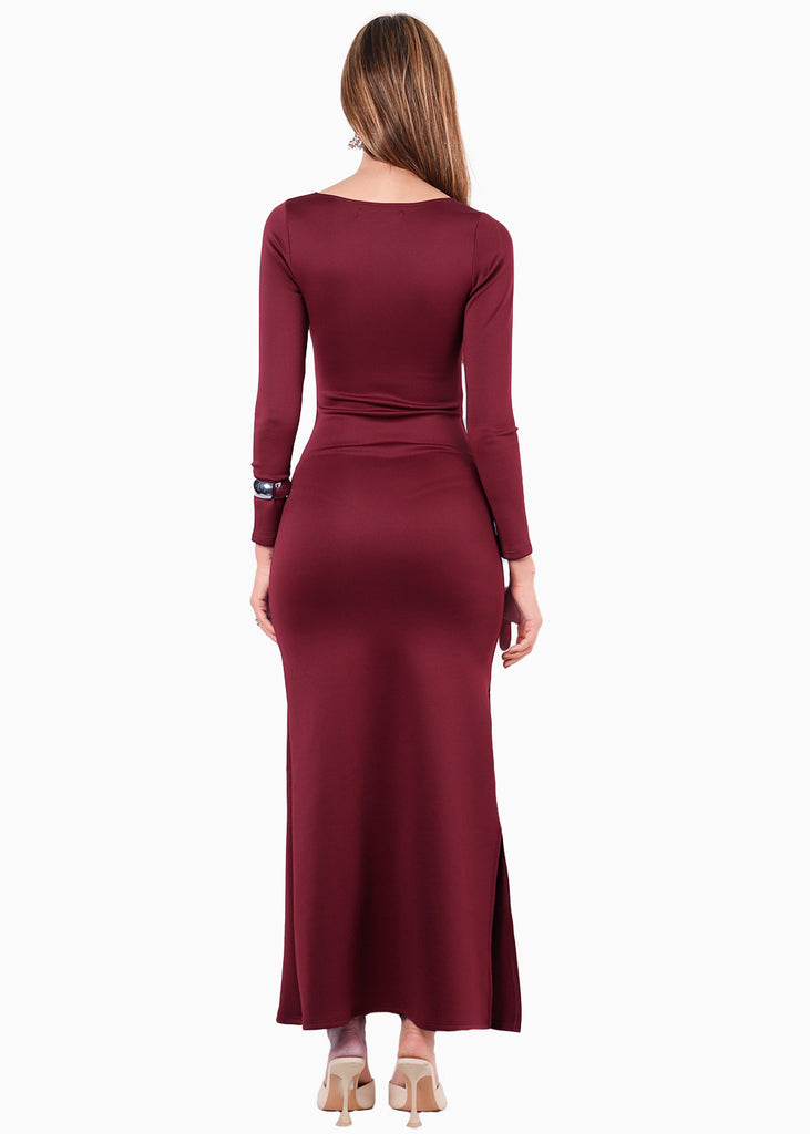 Maxivestido con manga larga y corte en abdomen color vino para mujer - Flashy