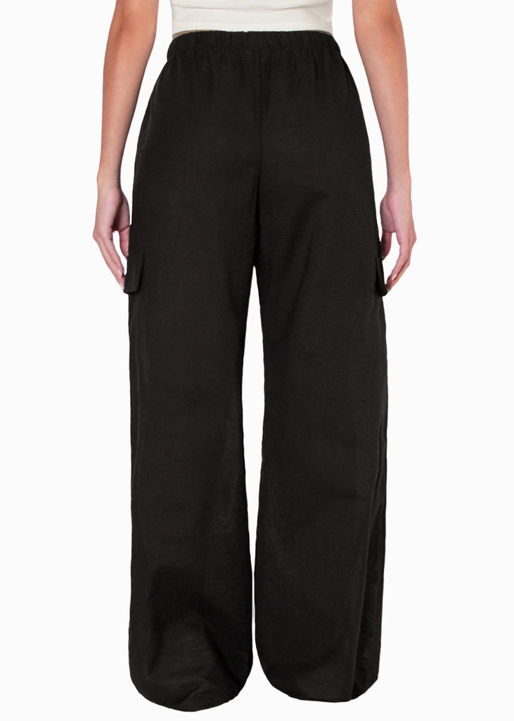 Pantalón ancho tipo lino con bolsillos cargo, elástico en cintura y anudado color negro para mujer - Flashy