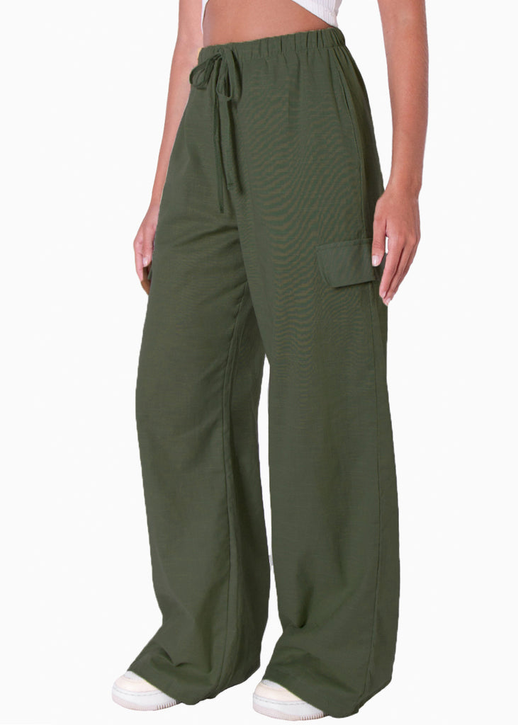Pantalón ancho tipo lino con bolsillos cargo, elástico en cintura y anudado color verde para mujer - Flashy