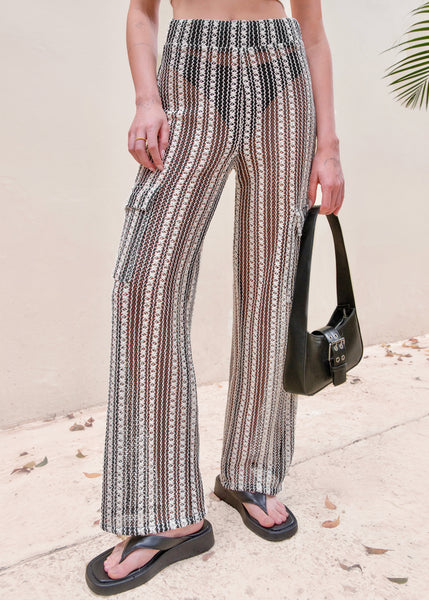 Pantalón recto de tela tipo crochet y con elástico en cintura color negro para mujer - Flashy