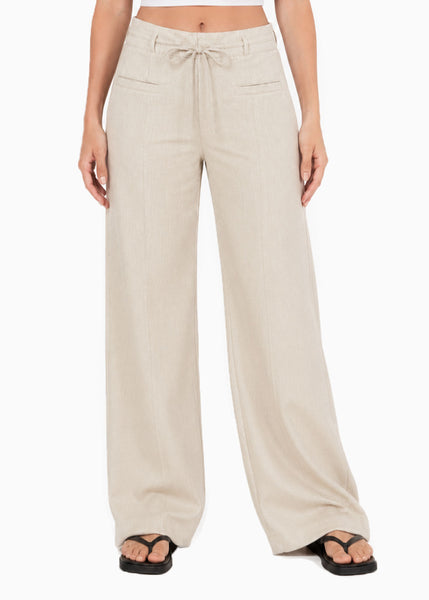 Pantalón tiro alto con amarre en cintura de color beige - BRASILIA