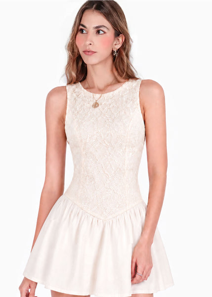 Vestido corto manga sisa con cuerpo en encaje y falda con vuelo - TWINS