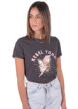 Camiseta estampada "rebel tour" color gris para mujer - Flashy