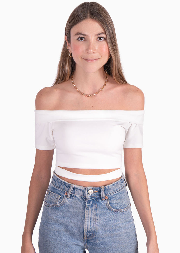Crop top blanco con escote off shoulder y abdomen cruzado para mujer Flashy