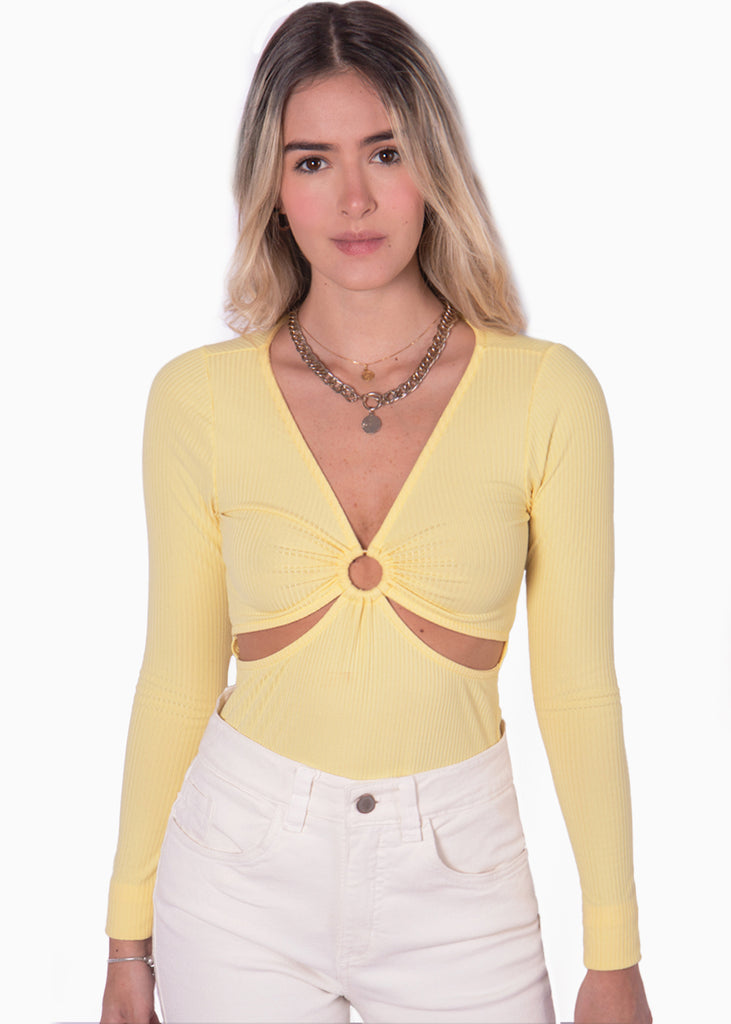Blusa manga larga amarilla con herraje de aro en escote y aberturas en costados para mujer Flashy