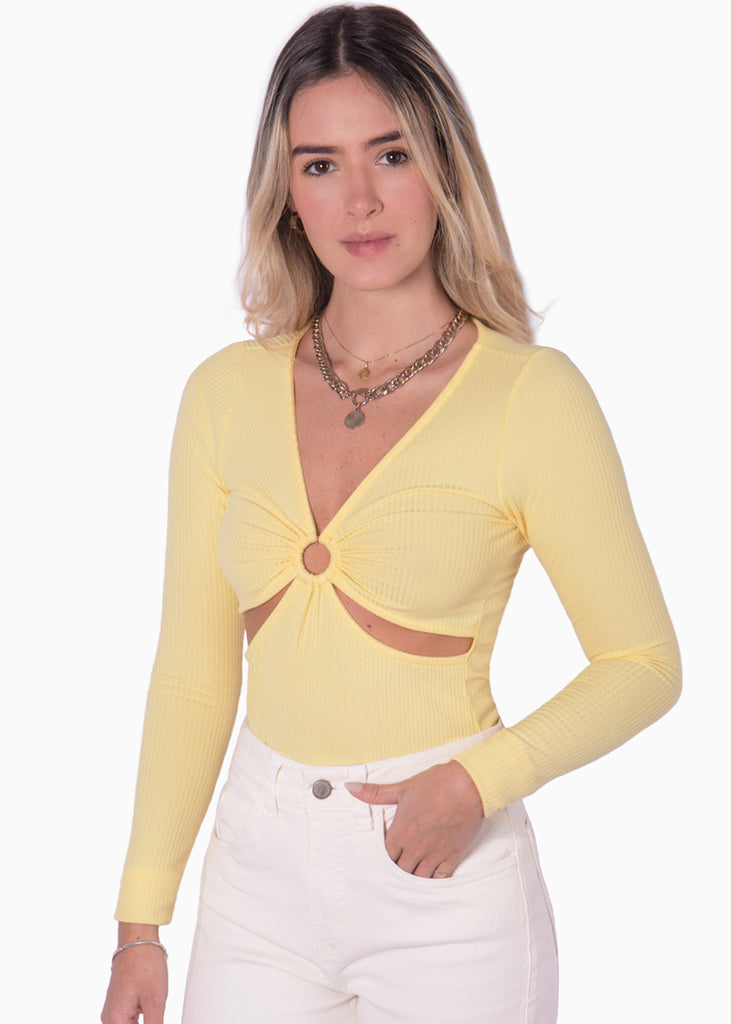 Blusa manga larga amarilla con herraje de aro en escote y aberturas en costados para mujer Flashy