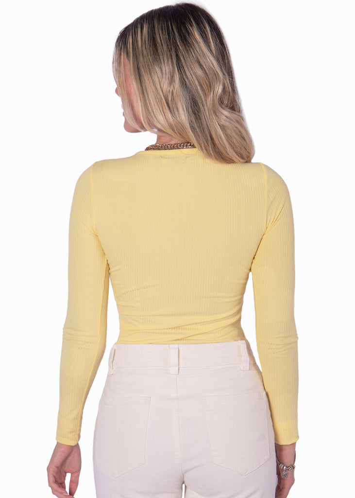 Blusa manga larga amarilla con herraje de aro en escote y aberturas en costados para mujer Flashy