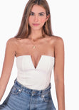 Body strapless tipo corset con escote en v color blanco, marfil para mujer - Flashy