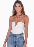 Body strapless tipo corset con escote en v color blanco, marfil para mujer - Flashy