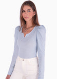 Buzo manga larga, escote en v y recogido en hombros color azul para mujer - Flashy