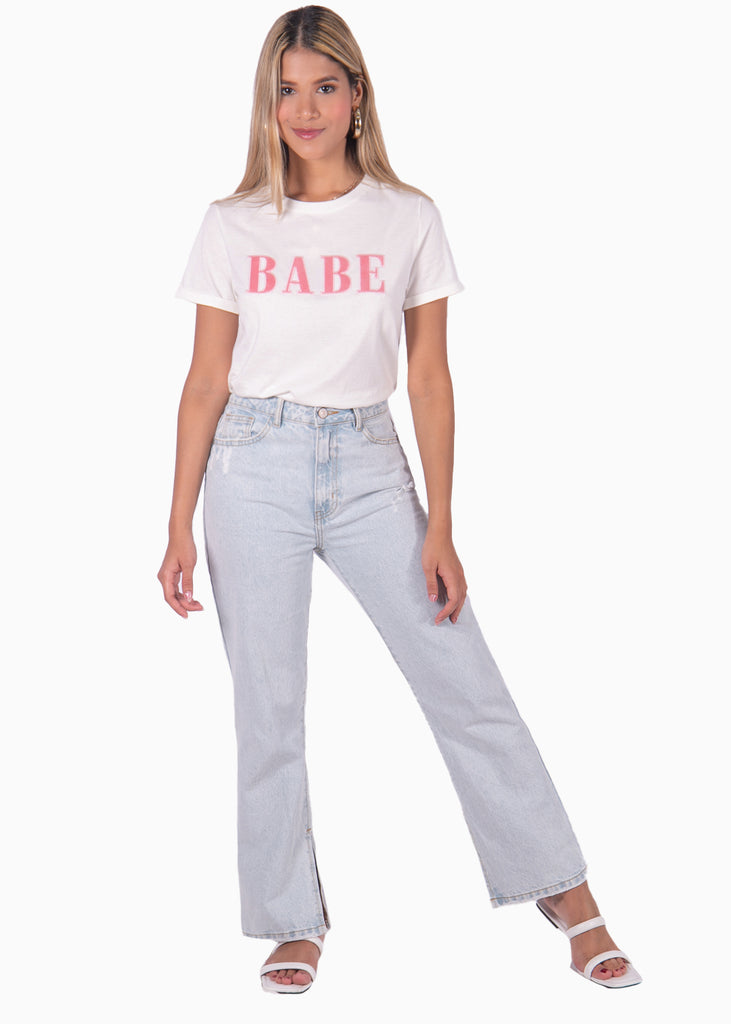 Camiseta blanca con bordado "Babe" para mujer Flashy