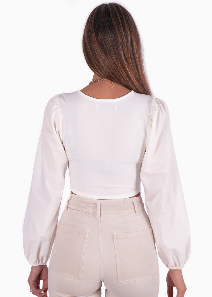 Crop top blanco con entorchado y mangas abullonadas para mujer Flashy