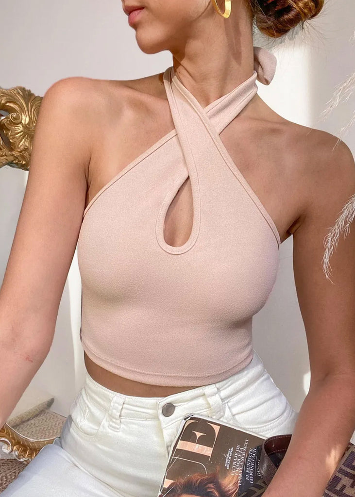 Crop top halter beige con abertura en escote para mujer Flashy